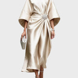 Rochie din Satin cu Plisare Pe Laterale și Cataramă Decorativă