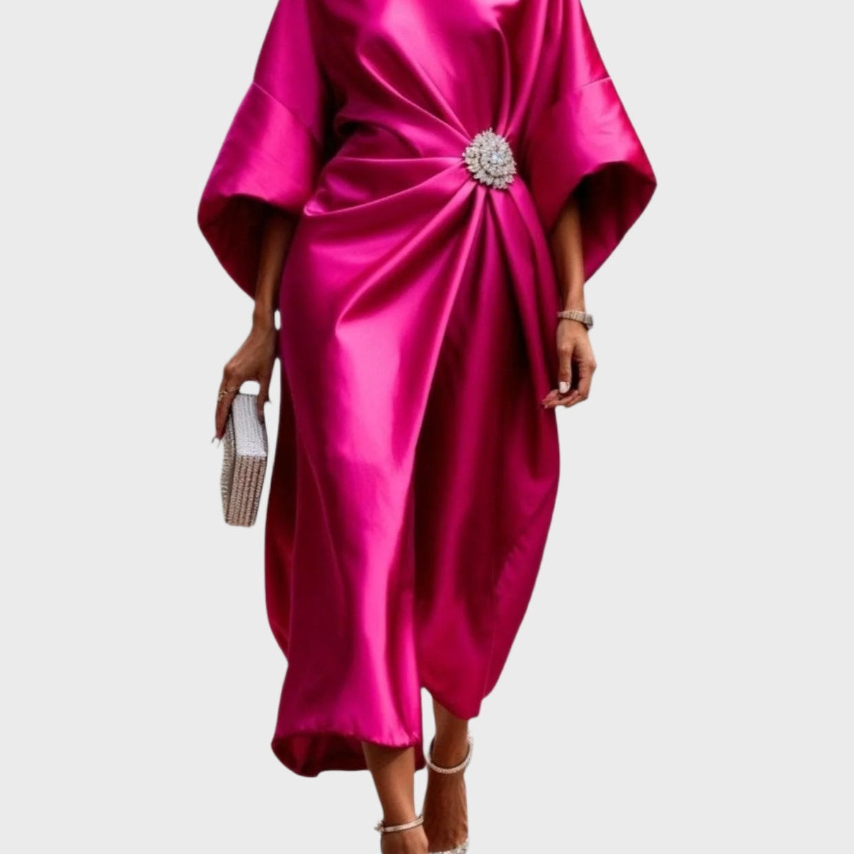 Rochie din Satin cu Plisare Pe Laterale și Cataramă Decorativă