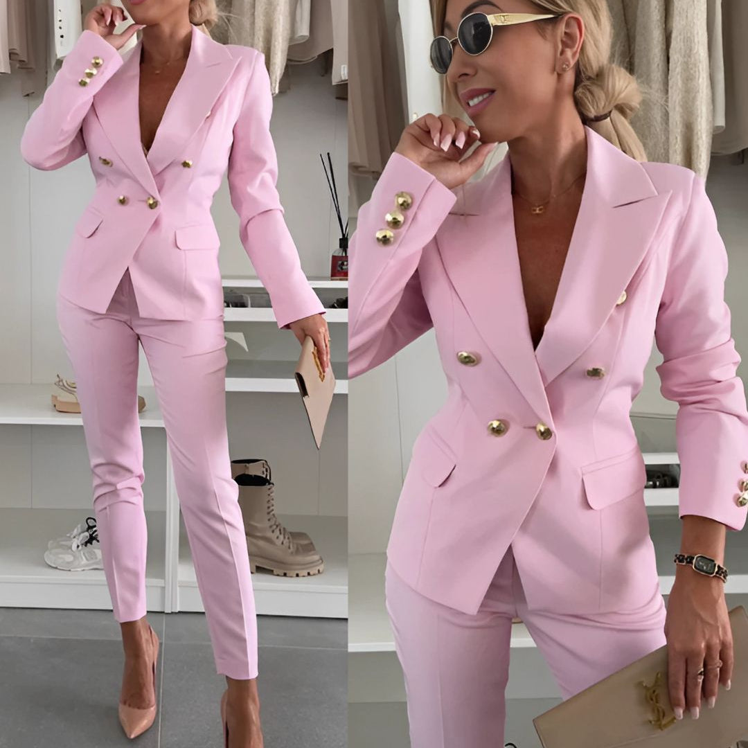 Maria | Costum Feminin Sofisticat cu Două Rânduri de Nasturi și Croială Ajustată