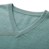 Pulover din lână cu decolteu în V