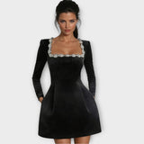Rochie Mini cu Decolteu Patrat Ornamentată cu Cristale