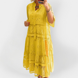 Rochie din dantelă cu mâneci și nasturi pe față