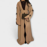 Cardigan stilat și combinație de rochie cu decoratiuni în dungi