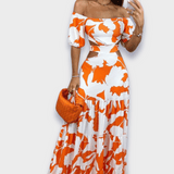 Rochie care evidențiază silueta, realizată dintr-un material luxos