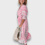 Rochie Airy Boho cu Mâneci 3/4 și Decupaj în Formă de V cu Dantelă