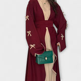 Cardigan stilat și combinație de rochie cu decoratiuni în dungi