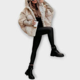 Ava - Geacă Elegantă cu Puf