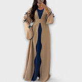 Cardigan stilat și combinație de rochie cu decoratiuni în dungi