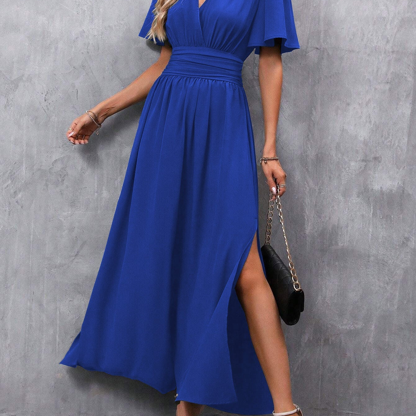 Eterna | Rochie Maxi Elegantă Neagră cu Decolteu în V, Mâneci Fluide și Fendă