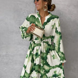 Gabriela | Rochie Lungă Elegantă cu Mâneci Lungi și Decupaj în V