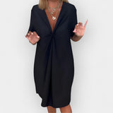 Rochie elegantă cu decolteu în V și tiv decorativ