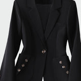 Palton într-o linie fermecătoare