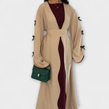 Cardigan stilat și combinație de rochie cu decoratiuni în dungi