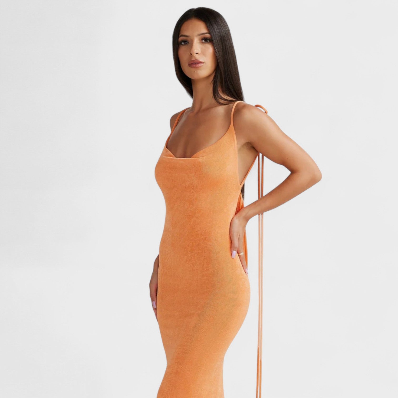 Luna - Rochia care sărbătorește formele tale